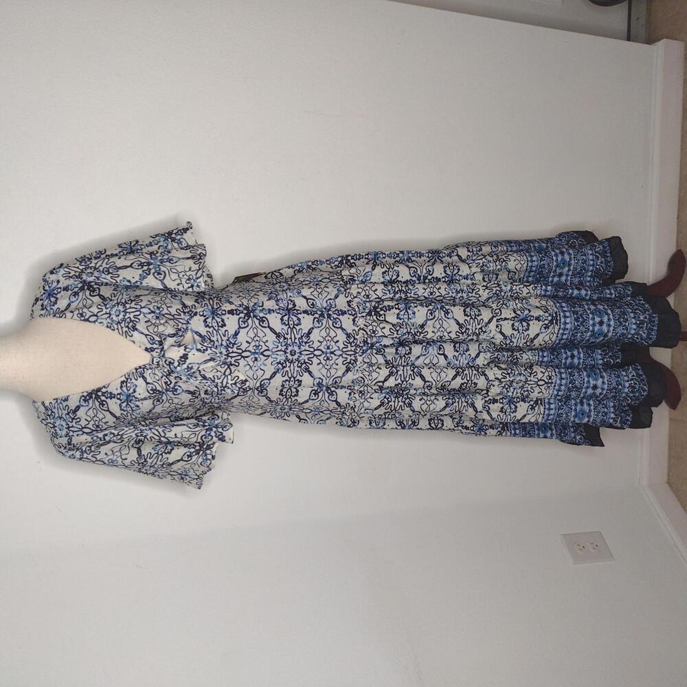 NWT Taylor Women's White/Blue Floral Dress Size 4